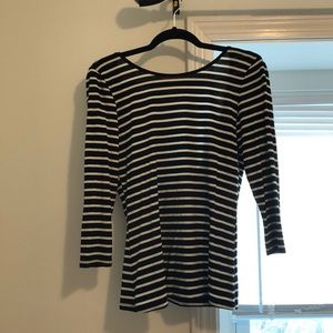 Quarter sleeve high neck fitted shirt